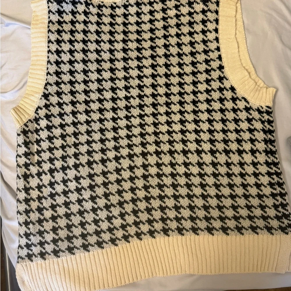 Bundle of two sweater vests - Picture 7 of 10